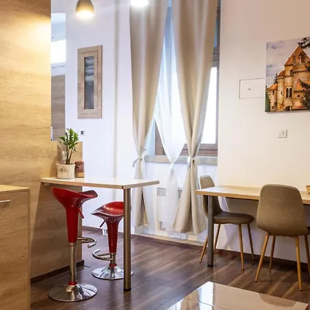 Royal Daire İstolni Belgrad