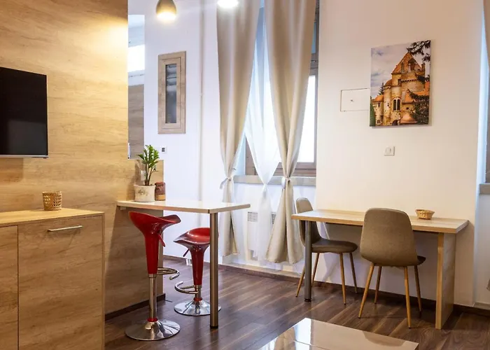 Royal Daire İstolni Belgrad